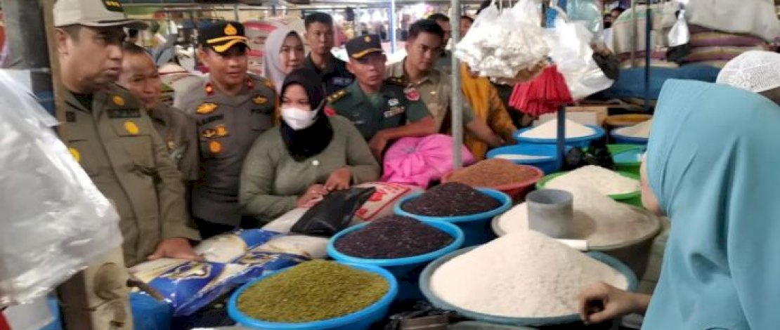 Bupati Maros Datangi Pasar Tramo Cek Harga Sembako