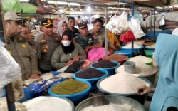 Bupati Maros Datangi Pasar Tramo Cek Harga Sembako