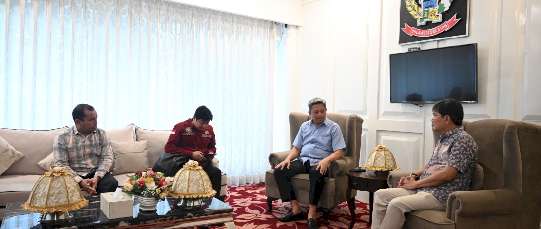 Penjabat Sekertaris Daerah Provinsi Sulsel Andi Muhammad Arsjad menerima audiensi Dirjen Transmigrasi, Kementerian Desa, Pembangunan Daerah Tertinggal (PDT) dan Transmigrasi, di Baruga Lounge Kantor Gubernur Sulsel, Sabtu, 4 Mei 2024.