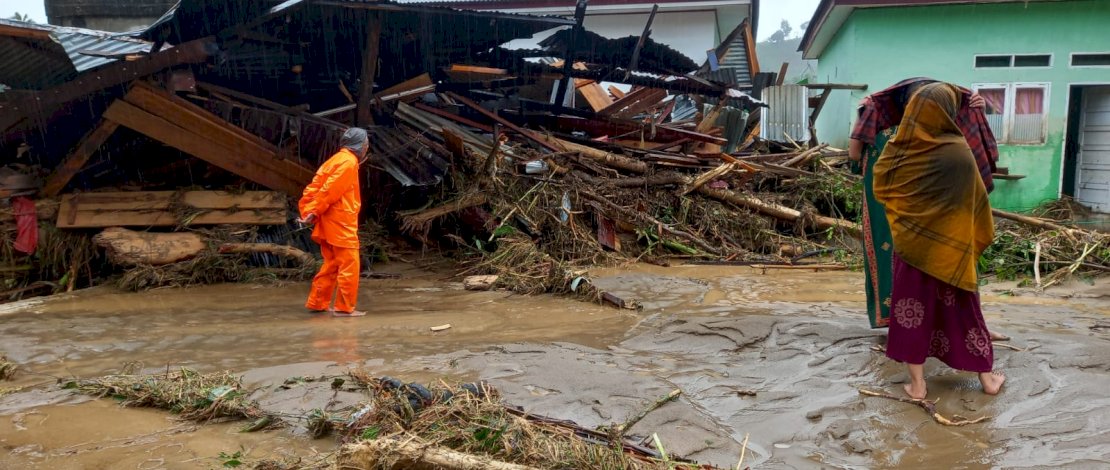 Banjir yang melanda Kabupaten Luwu mengakibatkan 3.000 warga di 12 desa Kecamatan Latimojong terisolir.