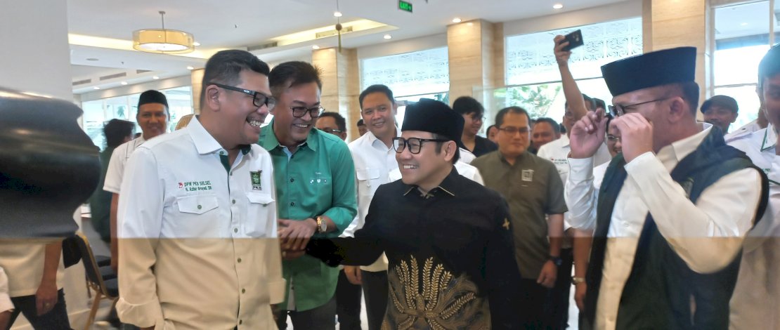 Bakal Cakada Bone, Andi Rio Padjalangi saat menemui Ketum PKB Muhaimin Iskandar didampingi Ketua PKB Sulsel Azhar Arsyad. Bakal Cakada Bone, Andi Rio Padjalangi saat menemui Ketum PKB Muhaimin Iskandar didampingi Ketua PKB Sulsel Azhar Arsyad.