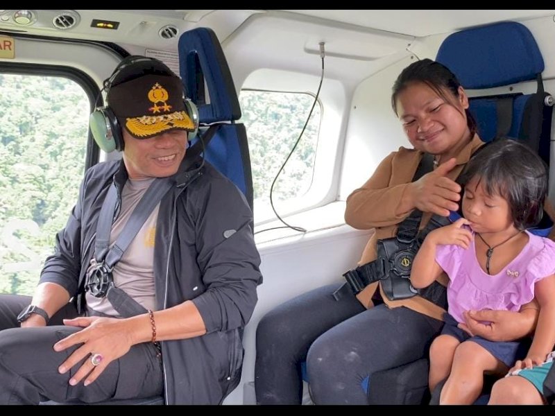 Gunakan Helikopter, Kapolda Sulsele Evakuasi Ibu Hamil Korban Banjir Bandang Luwu