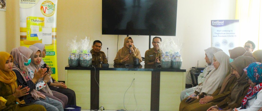 Manajemen Rumah Sakit Umum Daerah (RSUD) Haji Makassar menggelar training business service excellent, yang dilaksanakan di ruang pertemuan Lantai 3 RSUD Haji Makassar, Selasa, 7 Mei 2024. Manajemen Rumah Sakit Umum Daerah (RSUD) Haji Makassar menggelar training business service excellent, yang dilaksanakan di ruang pertemuan Lantai 3 RSUD Haji Makassar, Selasa, 7 Mei 2024.