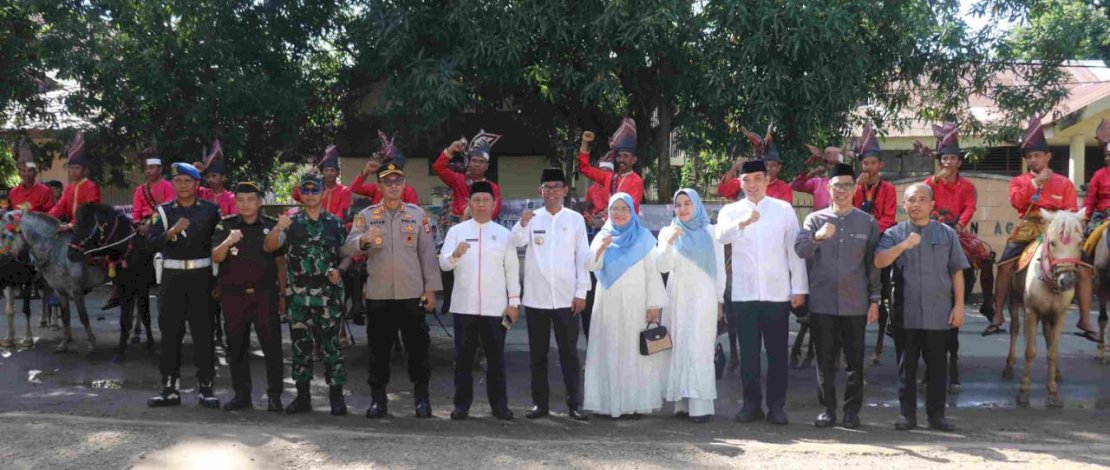 Asisten Pemerintahan dan Kesra Setda Kepulauan Selayar, Ir. M. Yunan Krg. Tompobulu, ST. MT., IPM, memimpin kafilah dari Kabupaten Kepulauan Selayar mengikuti pawai Ta'aruf pada ajang Musabaqah Tilawati Qur'an (MTQ) XXXIII Tingkat Provinsi Sulawesi Selatan. Asisten Pemerintahan dan Kesra Setda Kepulauan Selayar, Ir. M. Yunan Krg. Tompobulu, ST. MT., IPM, memimpin kafilah dari Kabupaten Kepulauan Selayar mengikuti pawai Ta'aruf pada ajang Musabaqah Tilawati Qur'an (MTQ) XXXIII Tingkat Provinsi Sulawesi Selatan.