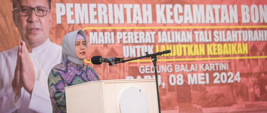 Ketua TP PKK Kota Makassar Indira Yusuf Ismail bersilaturahmi dengan tokoh masyarakat, tokoh adat, tokoh pemuda hingga tokoh agama, di acara halalbihalal dua kecamatan Kota Makassar, Selasa, 8 Mei 2024. 