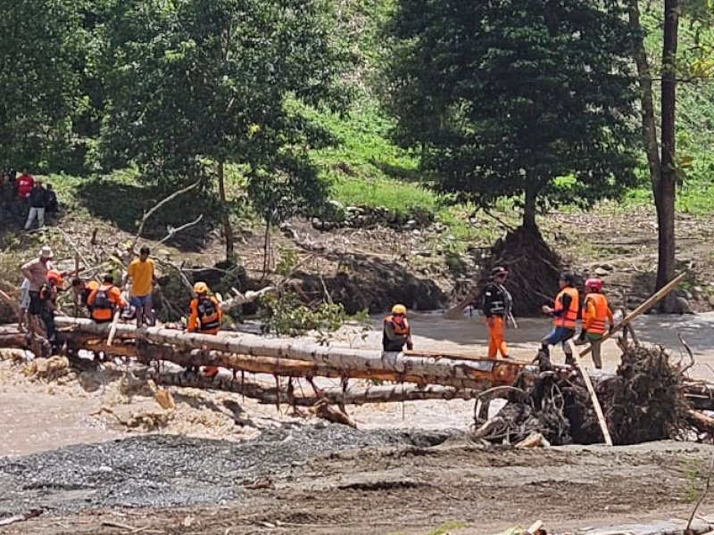 10 Warga Desa Timbussan Berasil Dievakuasi Basarnas Pasca Banjir Bandang Luwu