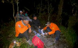 Kaki Terkilir, Pendaki Gunung Lompobattang Divakuasi Tim SAR