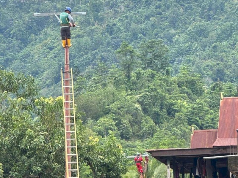 PLN Terjunkan Tim Bantuan Guna Percepat Pemulihan Pasokan Listrik di Luwu