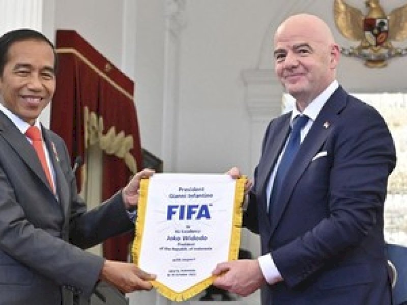 Presiden FIFA Pamer Foto Bareng Jokowi, Ada Apa? 