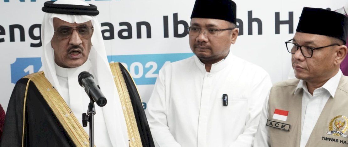 Menag bersama Dubes Arab Saudi saat pelepasan jemaah haji Indonesia kloter I di Bandara Soekarno-Hatta.