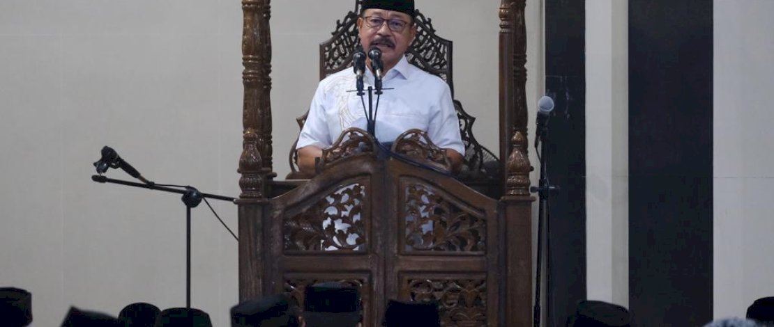 Wakil Bupati Gowa saat melaksanakan Tarwih bersama sekaligus memperingatan malam Nuzulul Quran, di Masjid Besar Baiturahim, Kecamatan Parangloe. Wakil Bupati Gowa saat melaksanakan Tarwih bersama sekaligus memperingatan malam Nuzulul Quran, di Masjid Besar Baiturahim, Kecamatan Parangloe.