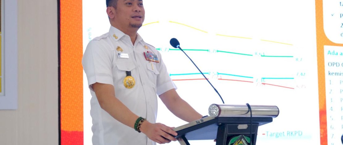 Bupati Gowa Adnan Purichta Ichsan membuka Musrenbang Tematik terkait stunting dan kemiskinan ekstrem yang dirangkaikan dengan Rembuk Stunting 2024 di Baruga Tinggimae Rujab Bupati Gowa, Rabu (20/3).