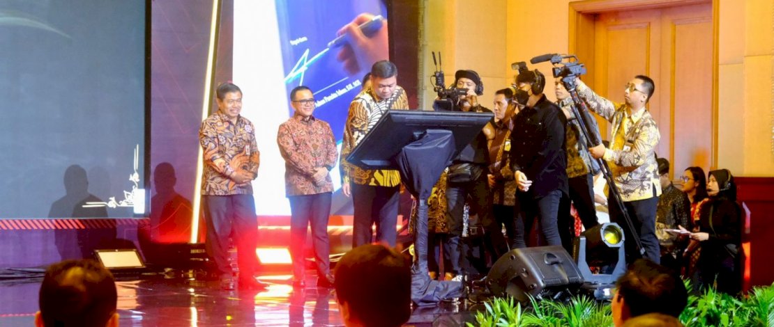 Bupati Gowa, Adnan Purichta Ichsan menghadiri peresmian bersama Mal Pelayanan Publik yang diresmikan langsung oleh Menteri Pendayagunaan Aparatur Negara dan Reformasi Birokrasi (PANRB), Abdullah Azwar Anas di Hotel Ritz Carlton Jakarta.