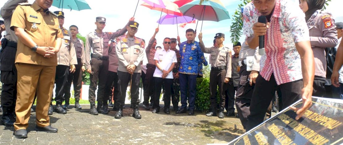 Bupati Gowa, Adnan Purichta Ichsan menghadiri peresmian Revitalisasi Makam Arung Palakka dan Makam Karaeng Pattingalloang oleh Polda Sulsel dan Polres Gowa di Kompleks Makam Arung Palakka, Kelurahan Katangka, Kecamatan Somba Opu.