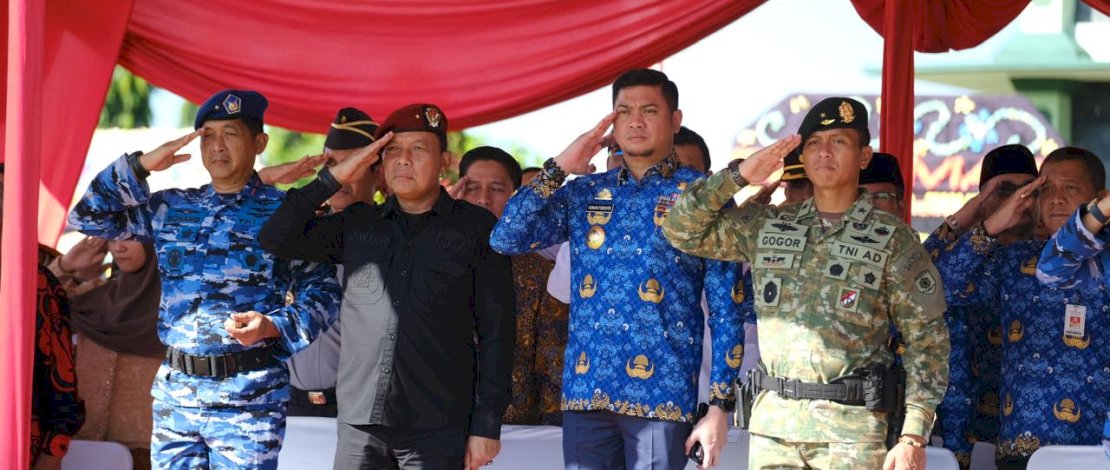 Bupati Gowa, Adnan Purichta Ichsan menghadiri acara Serah Terima Jabatan Panglima Divisi Infanteri (Pangdivif) 3 Kostrad dari Mayjen TNI Choirul Anam Kepada Brigjen TNI Bangun Nawoko di Lapangan Upacara Pangdivif 3 Kostrad, Kecamatan Bontomarannu.