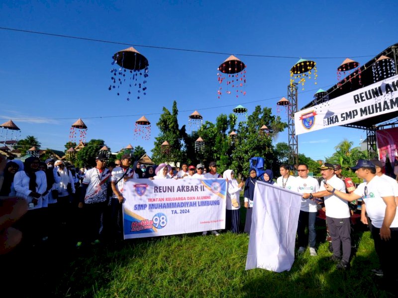 Wabup Gowa Lepas Ratusan Peserta Jalan Santai IKA SMP Muhammadiyah