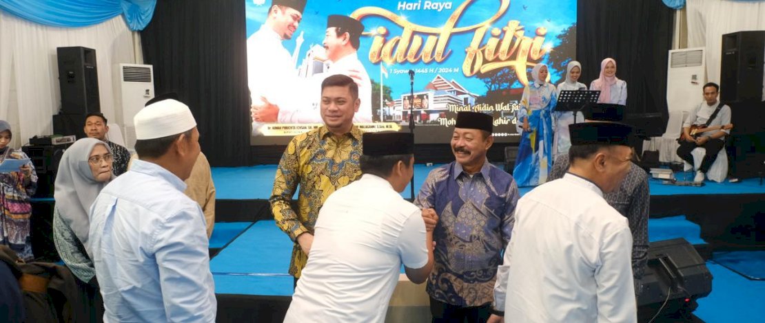 Pemerintah Kabupaten (Pemkab) Gowa kembali menggelar open house dalam rangka Idul Fitri 1445 Hijriah. Dimana kegiatan ini terakhir dilaksanakan pada tahun 2019 lalu karena adanya pandemi Covid-19 yang membatasi seluruh kegiatan yang ada.