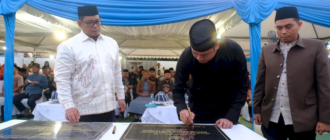 Pperesmian pemberian nama pada Masjid LPM yaitu dengan nama Masjid Adnan Nur Ichsan dan Baruga Adnan-Kio sebagai penggagas dalam Program Mahasantri ini yang ditandai dengan penandatanganan prasasti.