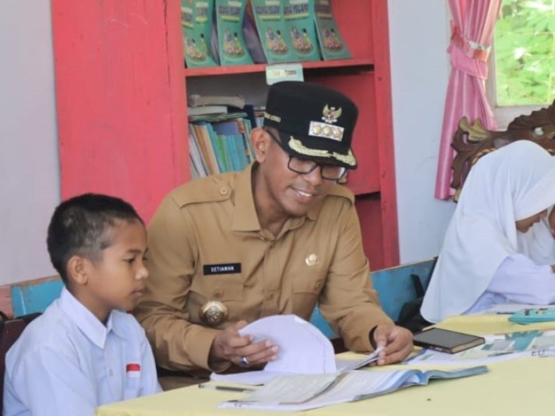 Pembina Upacara di SMKN 6 Takalar, Pj Bupati Berpesan Persiapkan Diri Menuju Indonesia Emas 2045