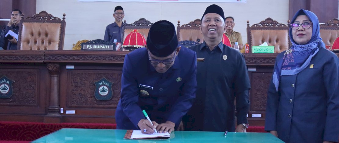 Penjabat Bupati Takalar, Setiawan Aswad, hadir dalam rapat paripurna Dewan Perwakilan Rakyat Daerah (DPRD) Kabupaten Takalar bersama Sekda Takalar, Anggota DPRD Takalar, perwakilan Forkopimda Takalar serta para pimpinan Organisasi Perangkat Daerah (OPD) Kabupaten Takalar, Senin, 13 Mei 2024.