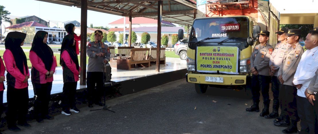 Polres Jeneponto Kirim Bantuan untuk Korban Banjir di 4 Wilayah Sulsel Polres Jeneponto Kirim Bantuan untuk Korban Banjir di 4 Wilayah Sulsel