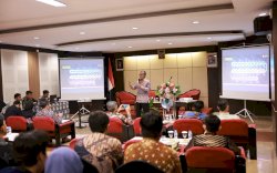 Danny Pomanto-Mahasiswa UGM Diskusi Makassar Kota Rendah Karbon: Kuncinya Perilaku Masyarakat