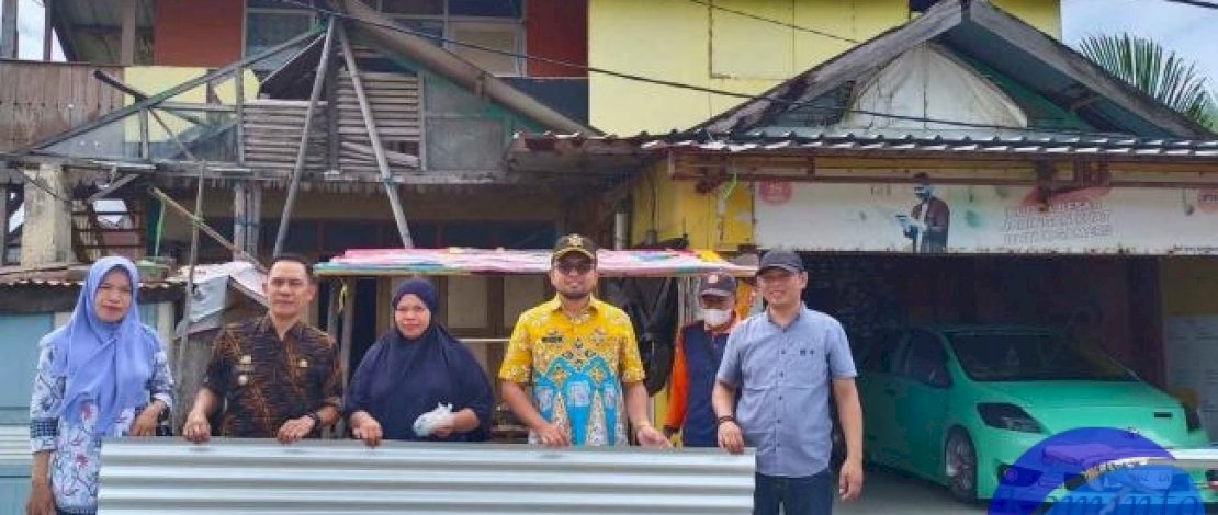 BPBD Kabupaten Kepulauan Selayar menyerahkan bantuan rehabilitasi pasca bencana angin kencang dan kebakaran kepada korban dalam wilayah Kecamatan Benteng dan Bontoharu. 