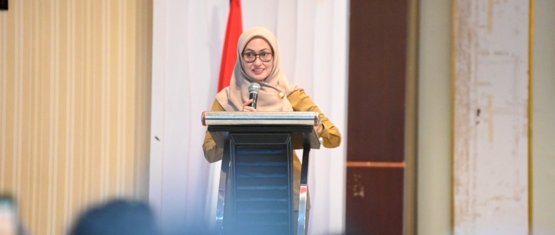 Bupati Indah Raih Penghargaan Ketua GTRA Terbaik di Lutra Bupati Indah Raih Penghargaan Ketua GTRA Terbaik di Lutra