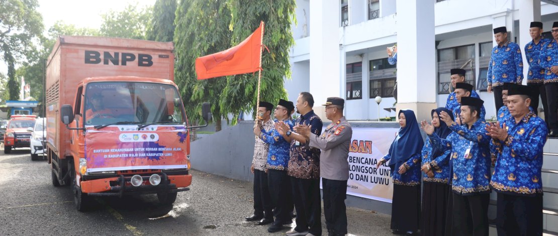 Bupati diwakili oleh Sekda Kepulauan Selayar Mesdiyono, selaku koordinator pengumpulan bantuan kemanusiaan, melepas bantuan kemanusiaan menuju Kabupaten Luwu dan Wajo, di halaman Kantor Bupati Kepulauan Selayar, Jumat, 17 Mei 2024. Bupati diwakili oleh Sekda Kepulauan Selayar Mesdiyono, selaku koordinator pengumpulan bantuan kemanusiaan, melepas bantuan kemanusiaan menuju Kabupaten Luwu dan Wajo, di halaman Kantor Bupati Kepulauan Selayar, Jumat, 17 Mei 2024.