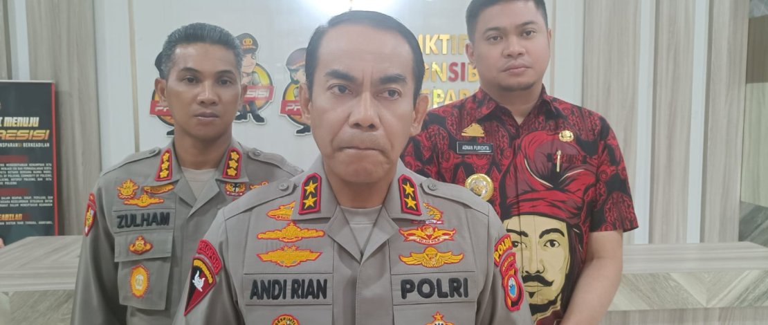 Kapolda Sulsel Irjen Pol Andi Rian R Djajadi melakukan pertemuan dengan Bupati Gowa, Adnan Purichta Ichsan Yasin Limpo.
