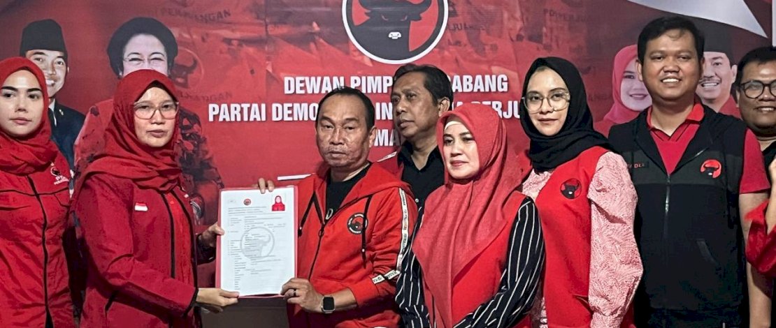 Risfa disambut oleh jajaran pengurus DPC PDI Perjuangan Kota Makassar, termasuk Ketua DPC Hj. A. Suhada Sappaile, Minggu (19/5/2024)