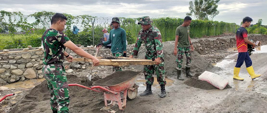 Komponen Cadangan TNI Kodim 1403/Palopo Berpartisipasi dalam TMMD di Desa Pammesakang