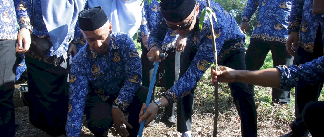 Pj Gubernur Sulsel Prof Zudan Arif Fakrulloh saat launching program Gerakan Sulsel Menanam. (Pemprov Sulsel) 