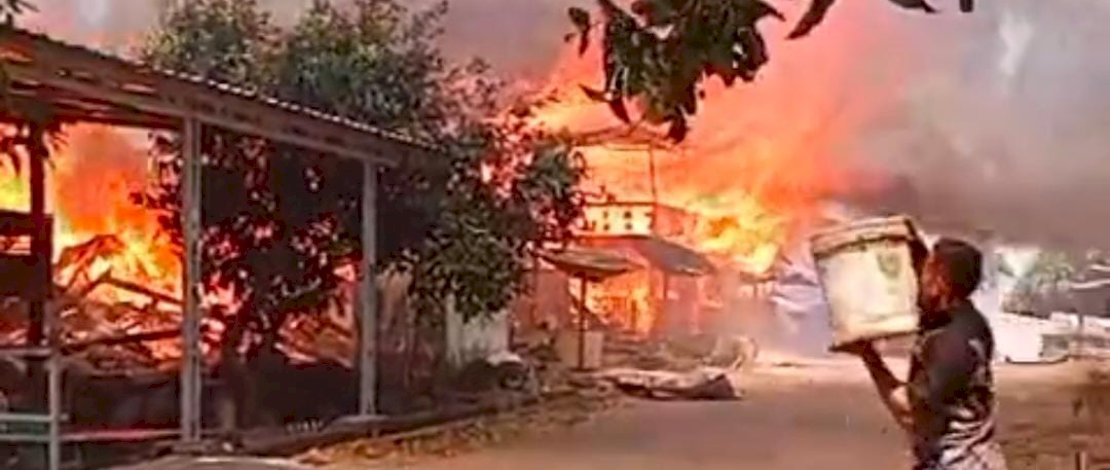 Kebakaran di Dusun Kassi - Kassi Utara, Desa Jenetallasa, Kecamatan Bangkala, Kabupaten Jeneponto, Sulawesi Selatan, Senin, 20 Mei 2024.