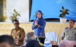 Bupati Lutra Serahkan Ratusan Sertifikat PTSL ke Masyarakat Penerima