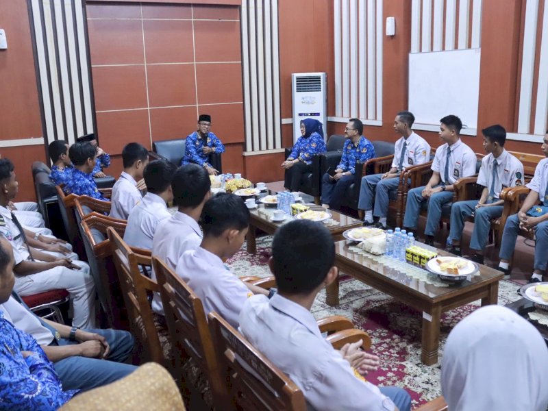 Pj Bupati Takalar Lepas Pelajar Peserta Pelatihan Magang ke Jepang