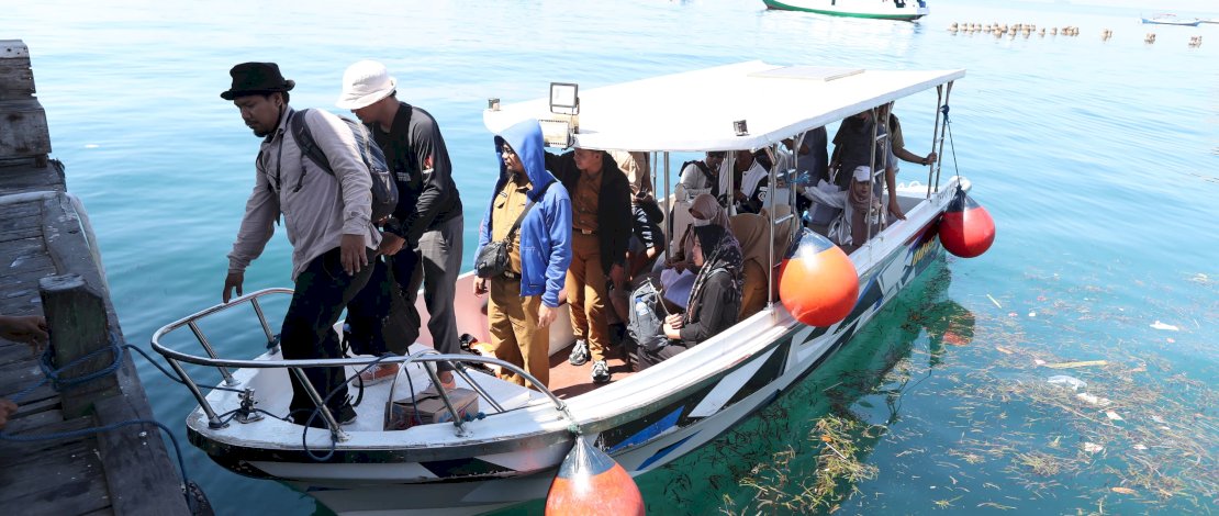 Dinas Komunikasi dan Informatika Makassar melakukan pendataan dan monitoring langsung ketersediaan jaringan di Pulau Barrang Lompo dan Pulau Barrang Caddi, Selasa, 21 Mei 2024.