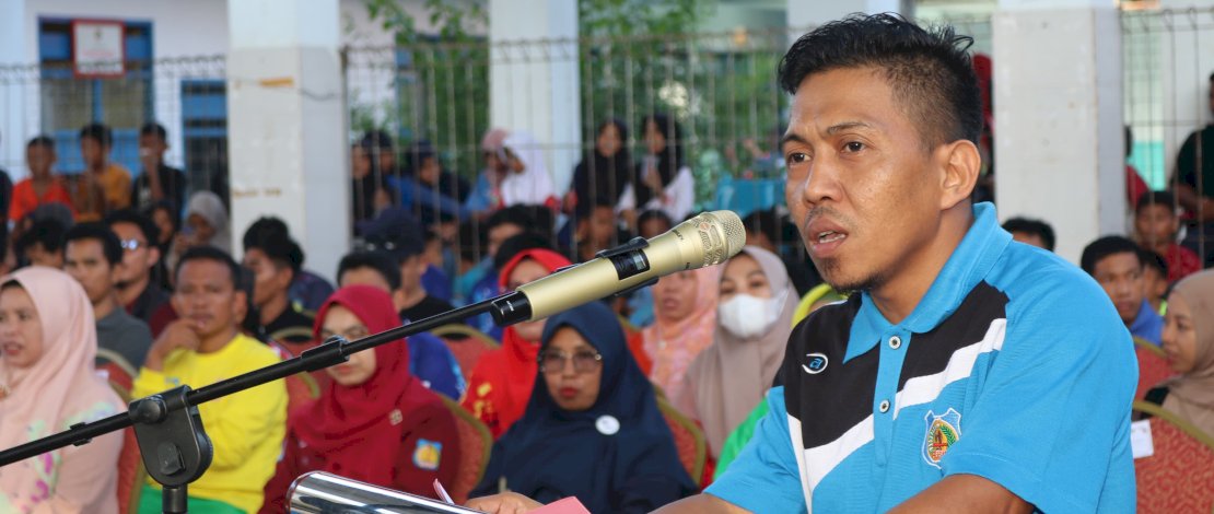Kepala Bidang Pemuda dan Olahraga, Muh Rizal, yang mewakili Kepala Dinas Pendidikan, Pemuda, dan Olahraga Kepulauan Selayar, dalam laporannya pada Pembukaan Turnamen Sepak Takraw Antar Pelajar SD dan SMP Sederajat Tingkat Kabupaten Kepulauan Selayar, yang digelar di Lapangan Sepak Takraw Nurtin Akib Patta, Jumat sore, 24 Mei 2024. Kepala Bidang Pemuda dan Olahraga, Muh Rizal, yang mewakili Kepala Dinas Pendidikan, Pemuda, dan Olahraga Kepulauan Selayar, dalam laporannya pada Pembukaan Turnamen Sepak Takraw Antar Pelajar SD dan SMP Sederajat Tingkat Kabupaten Kepulauan Selayar, yang digelar di Lapangan Sepak Takraw Nurtin Akib Patta, Jumat sore, 24 Mei 2024.