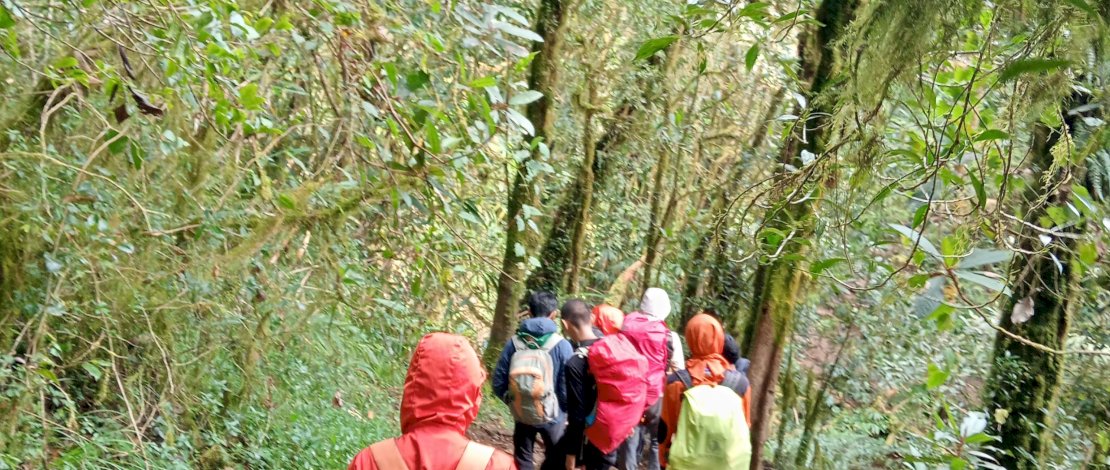 Proses evakuasi pendaki yang mengalami hipotermia di Gunung Bawakaraeng.(Basarnas Makassar) Proses evakuasi pendaki yang mengalami hipotermia di Gunung Bawakaraeng.(Basarnas Makassar)