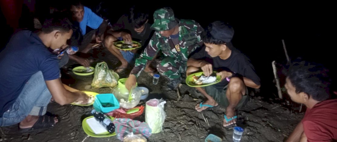 Kehangatan TNI dan Warga Pammesakang dalam Proyek TMMD ke-120