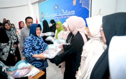 TP PKK Kota Makassar Beri Bantuan Paket Kain Kafan Ke Seluruh PKK Kecamatan