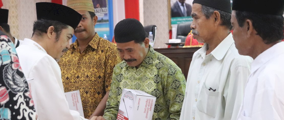 Penyerahan bantuan mic kepada 47 masjid di empat kecamatan yakni Bontomatene, Bontomanai, Bontoharu dan  Bontosikuyu.