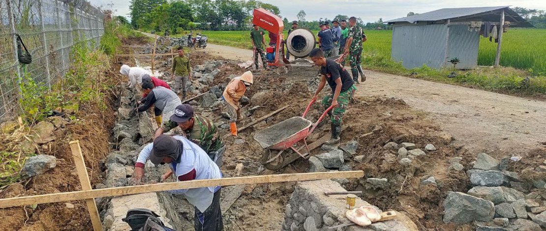 Dedikasi TNI dalam TMMD ke-120 di Desa Pammesakang Menuai Apresiasi