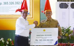 Mentan Amran Serahkan Bantuan Pertanian Senilai Rp410 Miliar di Sulsel