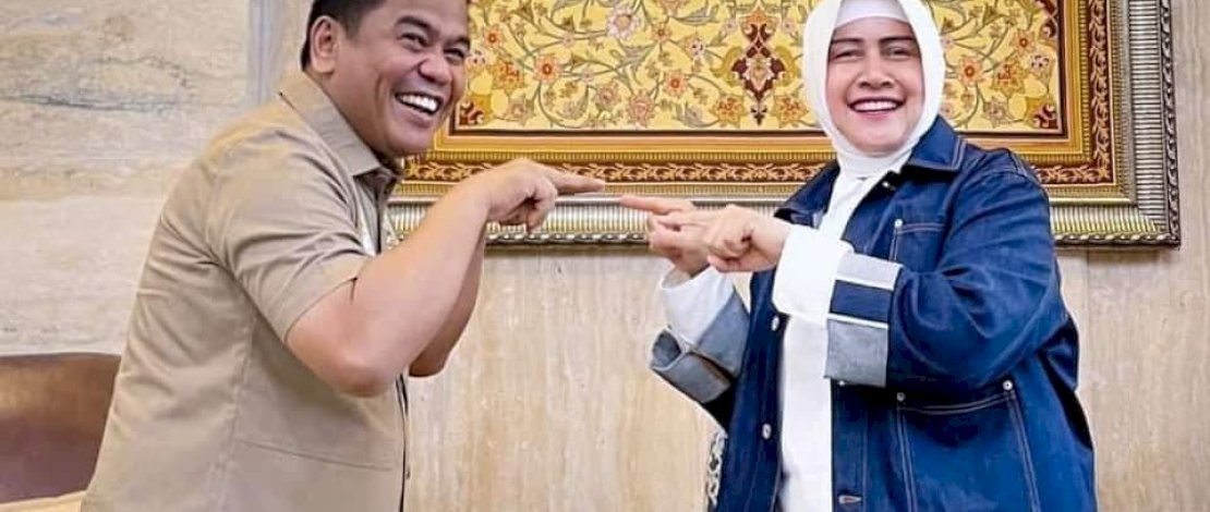 Indira Yusuf Ismail dan Ketua Fraksi Golkar DPRD Sulsel, Rahman Pina, menunjukkan kedekatan yang semakin erat, mengisyaratkan potensi aliansi menjelang Pilwali Makassar 2024. Indira Yusuf Ismail dan Ketua Fraksi Golkar DPRD Sulsel, Rahman Pina, menunjukkan kedekatan yang semakin erat, mengisyaratkan potensi aliansi menjelang Pilwali Makassar 2024.