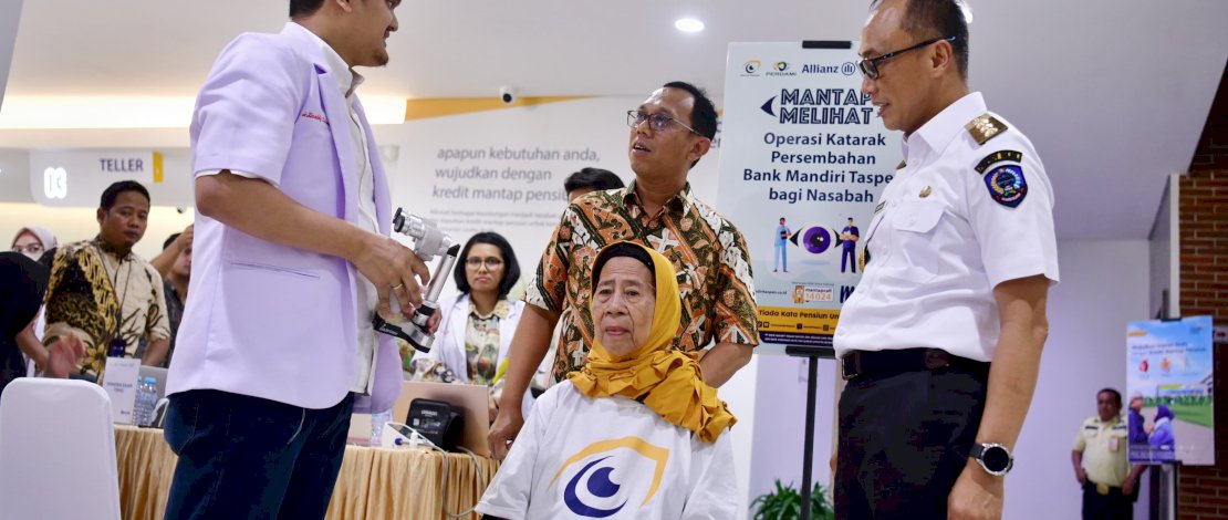 Bank Mandiri Taspen bekerjasama dengan Allianz dan didukung oleh Perhimpunan Dokter Spesialis Mata Indonesia (Permadami) mengadakan program “Mantap Melihat” berupa operasi katarak untuk nasabah dan keluarga nasabah di Makassar pada Rabu, 29 Mei 2024. Bank Mandiri Taspen bekerjasama dengan Allianz dan didukung oleh Perhimpunan Dokter Spesialis Mata Indonesia (Permadami) mengadakan program “Mantap Melihat” berupa operasi katarak untuk nasabah dan keluarga nasabah di Makassar pada Rabu, 29 Mei 2024.