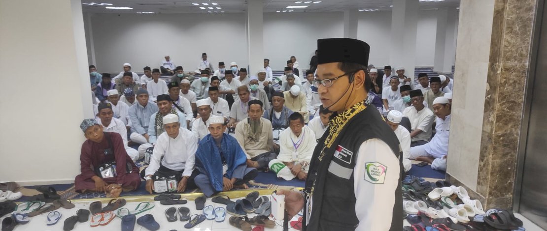 Jemaah haji kloter 8 Embarkasi Makassar menjalani edukasi. (KEMENAG SULSEL) Jemaah haji kloter 8 Embarkasi Makassar menjalani edukasi. (KEMENAG SULSEL)