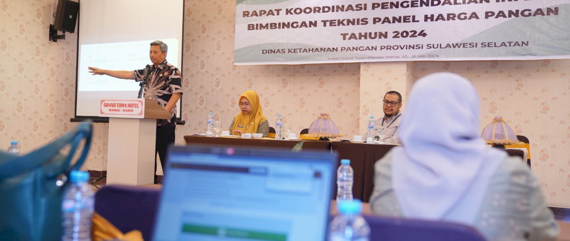 Penjabat Sekertaris Daerah Provinsi Sulawesi Selatan Andi Muhammad Arsjad membuka sekaligus menjadi narasumber dalam Rapat Koordinasi Pengendalian Inflasi Bimbingan Teknis Panel Harga Pangan Tahun 2024 yang digelar Dinas Ketahanan Pangan Provinsi Sulawesi Selatan, di Hotel Grand Town, Maros, Kamis, 30 Mei 2024.