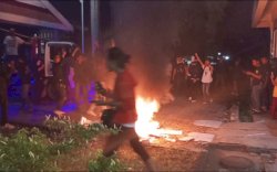 Geram atas Ulah Yusran Tajuddin yang Perintahkan Gelembungkan Suara Caleg, Massa Seruduk Kantor KPU Bone