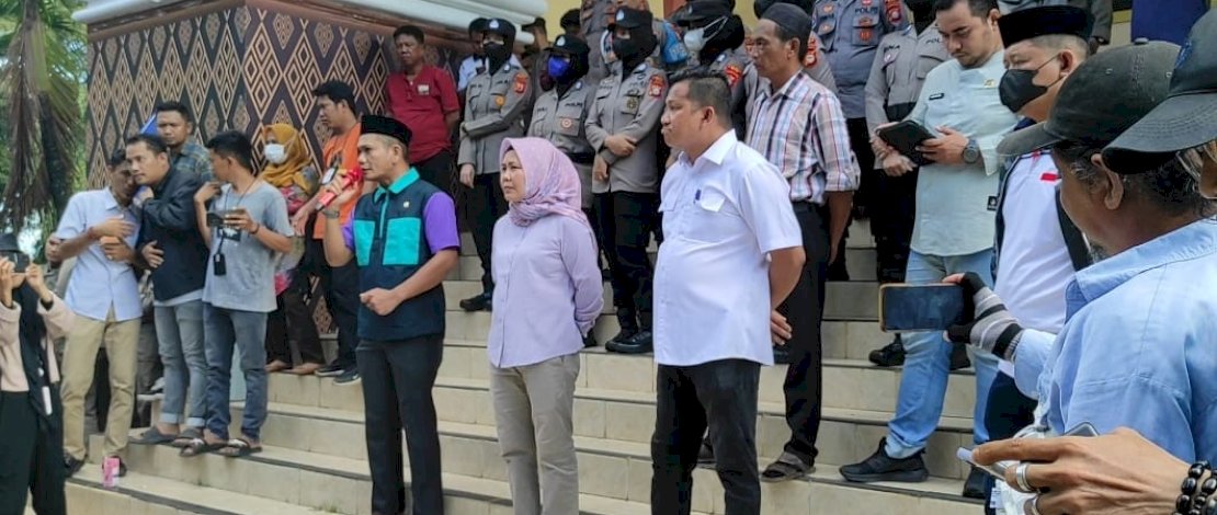 Aliansi Rakyat Bone mengecam keras tindakan dugaan pelanggaran Pemilu yang dilakukan oleh Ketua KPU Bone Yusran Tajuddin yang memerintahkan Anggota PPKnya menambah suara caleg tertentu pada Pemilu Februari 2024 lalu.